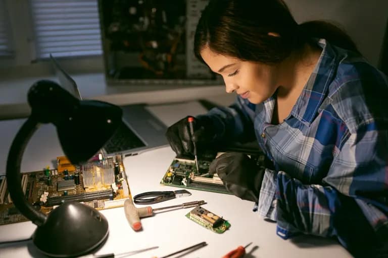 Student gaining practical skills during skill-focused online diploma course session