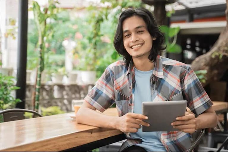 Student planning time saving study path with online integrated courses